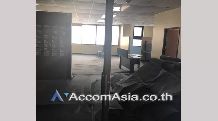 4  Office Space For Rent in Silom ,Bangkok BTS Sala Daeng at Kamolsukosol Building AA12354