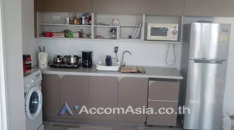  2 Bedrooms  Condominium For Rent in Petchkasem, Bangkok  near BTS Wuthakat (AA12365)