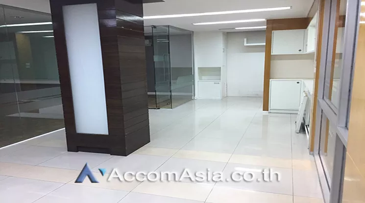  2  Office Space For Sale in Silom ,Bangkok BTS Sala Daeng - MRT Silom at Charn Issara Tower 1 AA12403
