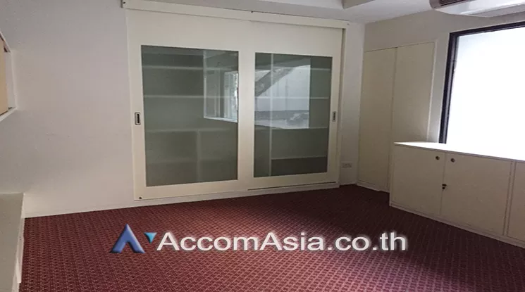 1  Office Space For Sale in Silom ,Bangkok BTS Sala Daeng - MRT Silom at Charn Issara Tower 1 AA12403