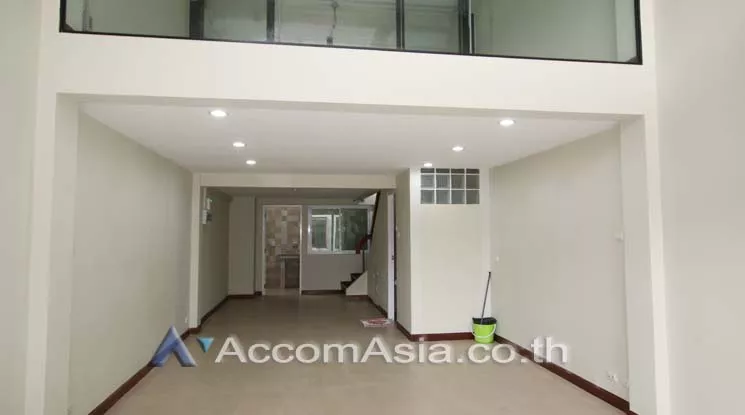 Home Office, Ground Floor |  4 Bedrooms  Townhouse For Rent in Sathorn, Bangkok  near BRT Thanon Chan (AA12410)