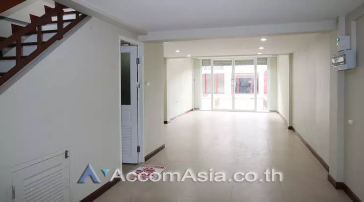  1  4 br Townhouse For Rent in sathorn ,Bangkok BRT Thanon Chan AA12410
