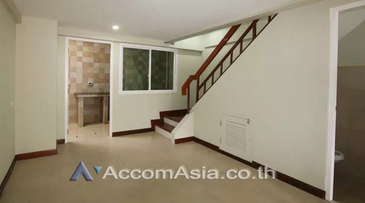 4  4 br Townhouse For Rent in sathorn ,Bangkok BRT Thanon Chan AA12410