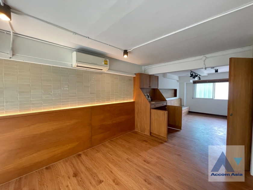 11  Townhouse For Rent in Sathorn ,Bangkok BRT Thanon Chan AA12410