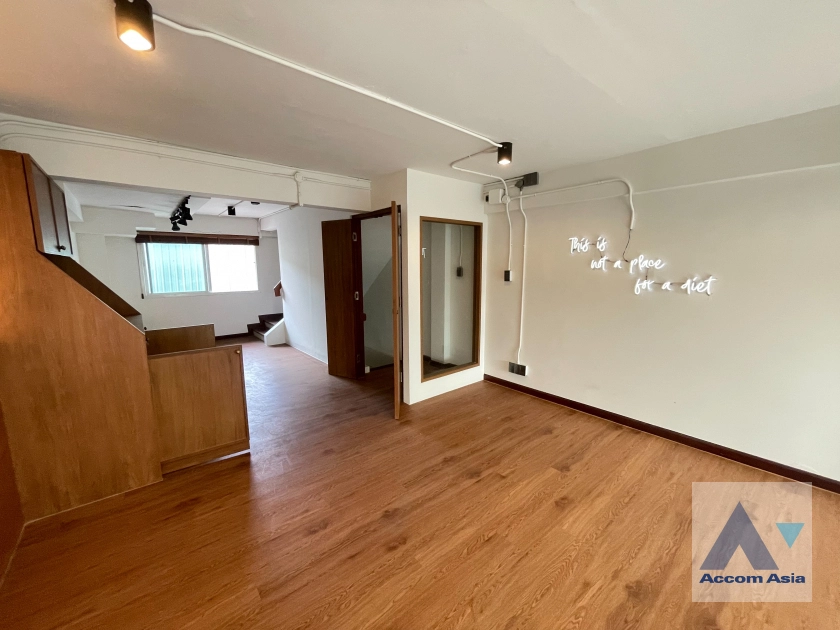 13  Townhouse For Rent in Sathorn ,Bangkok BRT Thanon Chan AA12410