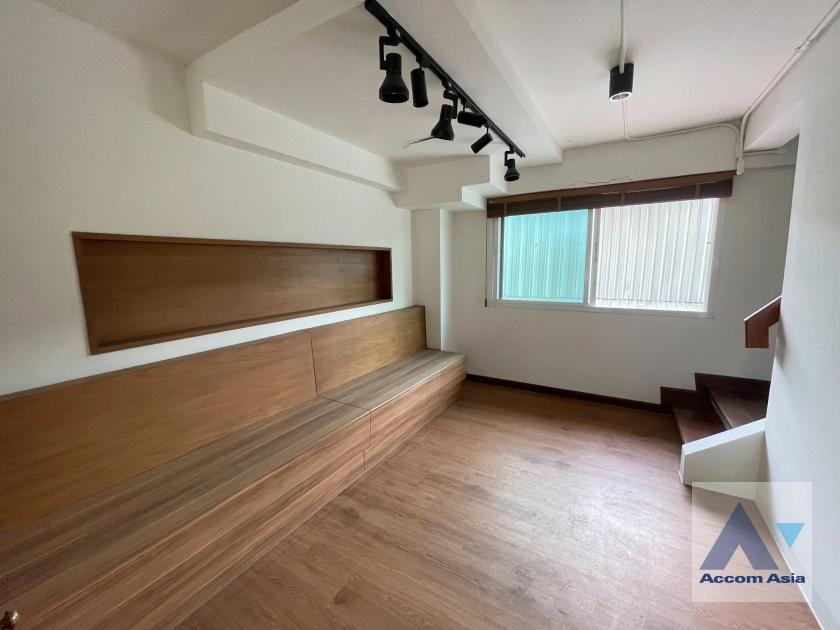 14  Townhouse For Rent in Sathorn ,Bangkok BRT Thanon Chan AA12410