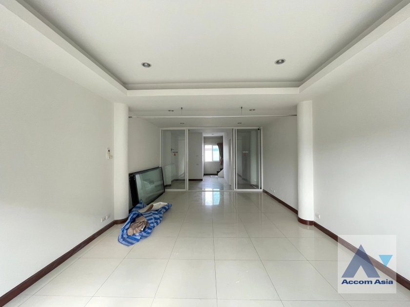 21  Townhouse For Rent in Sathorn ,Bangkok BRT Thanon Chan AA12410