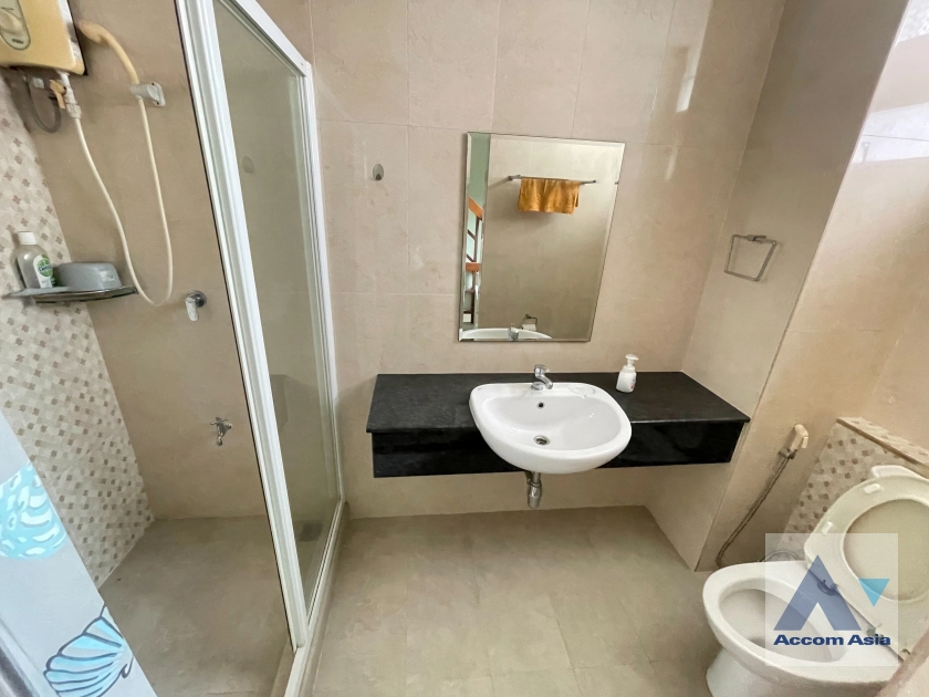 23  Townhouse For Rent in Sathorn ,Bangkok BRT Thanon Chan AA12410