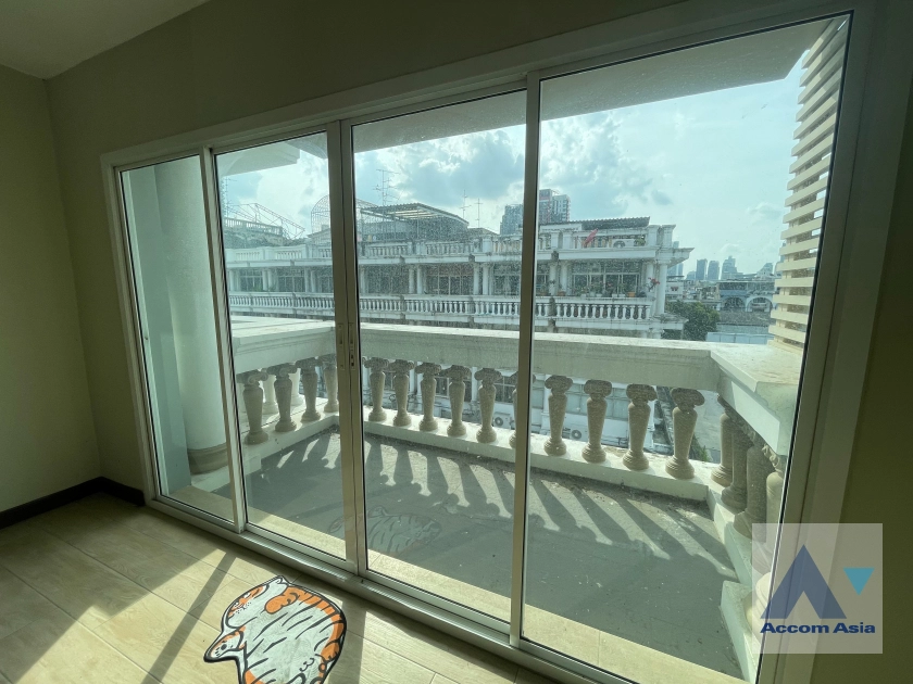 18  Townhouse For Rent in Sathorn ,Bangkok BRT Thanon Chan AA12410