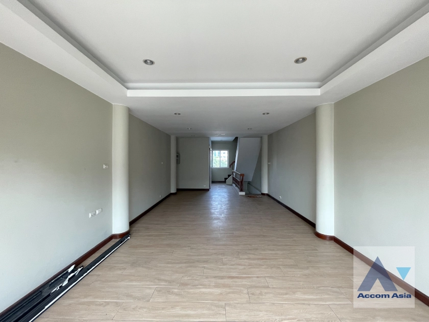 16  Townhouse For Rent in Sathorn ,Bangkok BRT Thanon Chan AA12410