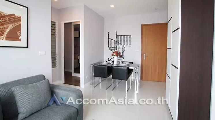 unit 2 Bedrooms  Condominium For Rent in Sukhumvit, Bangkok  near BTS Phra khanong (AA12457)