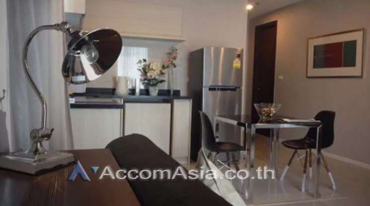  2 Bedrooms  Condominium For Sale in Sathorn, Bangkok  near BTS Saphan Taksin (AA12494)