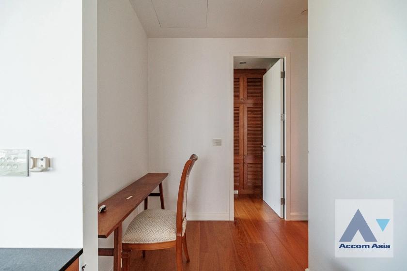 11  3 br Condominium For Rent in Ploenchit ,Bangkok BTS Ratchadamri - MRT Silom at 185 Rajadamri AA12509