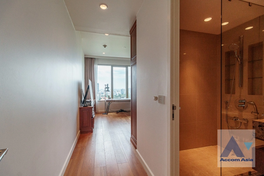 20  3 br Condominium For Rent in Ploenchit ,Bangkok BTS Ratchadamri - MRT Silom at 185 Rajadamri AA12509