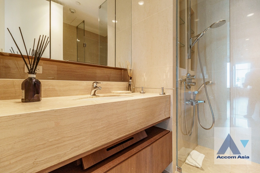 23  3 br Condominium For Rent in Ploenchit ,Bangkok BTS Ratchadamri - MRT Silom at 185 Rajadamri AA12509