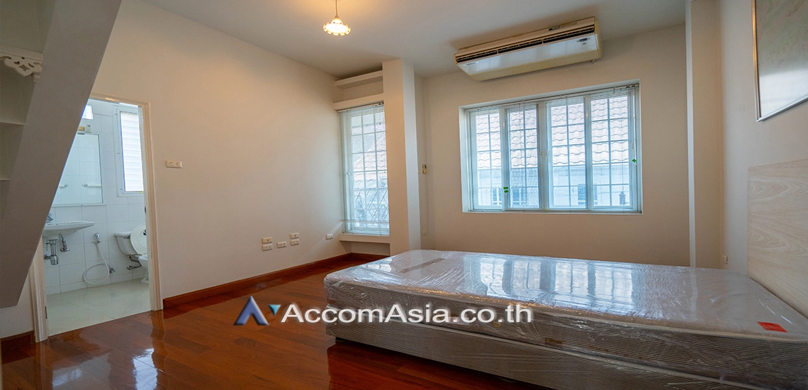 12  6 br House For Rent in Sukhumvit ,Bangkok BTS Phrom Phong AA12522