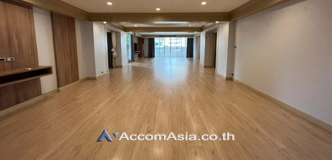 Ground Floor, Huge Terrace, Pet friendly |  4 Bedrooms  Apartment For Rent in Sukhumvit, Bangkok  near BTS Asok - MRT Sukhumvit (AA12544)