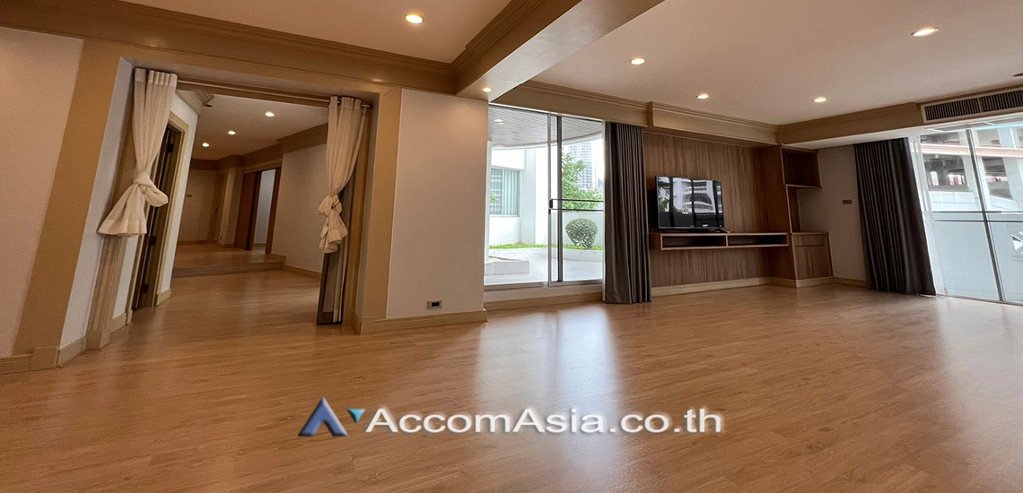 Ground Floor, Huge Terrace, Pet friendly |  4 Bedrooms  Apartment For Rent in Sukhumvit, Bangkok  near BTS Asok - MRT Sukhumvit (AA12544)
