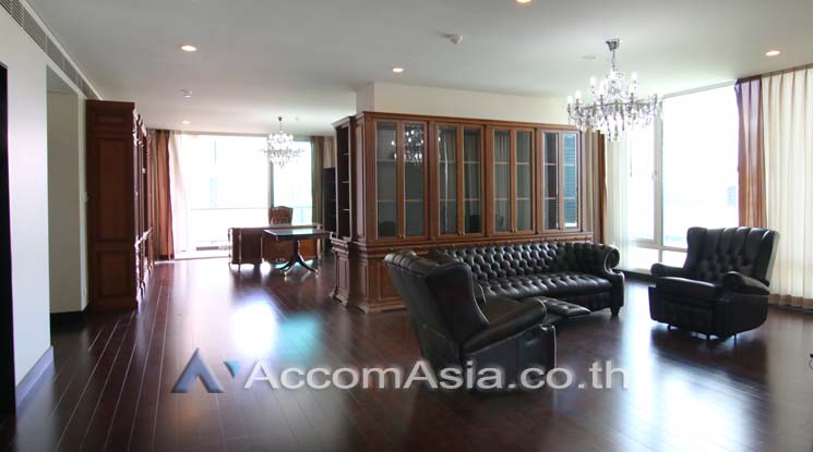  3 Bedrooms  Condominium For Rent in Ploenchit, Bangkok  near BTS Chitlom (AA12548)