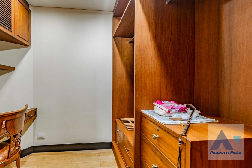 12  3 br Condominium For Rent in Ploenchit ,Bangkok BTS Chitlom at The Park Chidlom AA12548