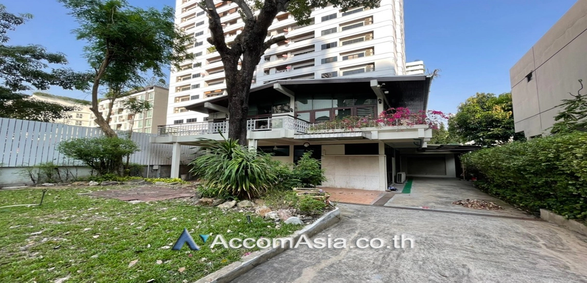  2  3 br House For Rent in Sukhumvit ,Bangkok BTS Nana AA12557