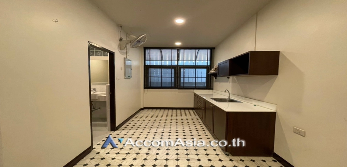 13  3 br House For Rent in Sukhumvit ,Bangkok BTS Nana AA12557