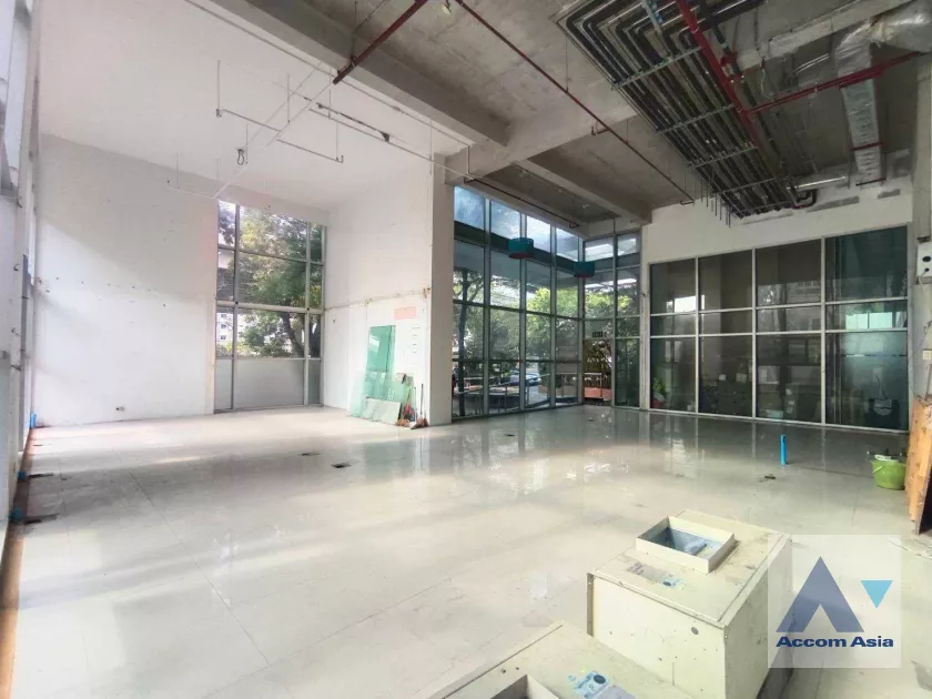4  Retail / Showroom for rent and sale in Charoen Nakhon ,Bangkok BTS Krung Thon Buri at Villa Sathorn AA12604