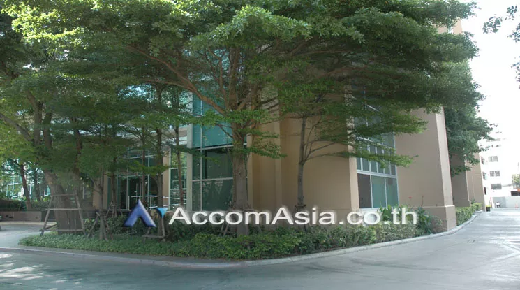  1  Retail / Showroom For Sale in Charoen Nakhon ,Bangkok BTS Krung Thon Buri at Villa Sathorn AA12605