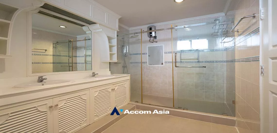 17  4 br Apartment For Rent in Sukhumvit ,Bangkok BTS Phrom Phong at Pet friendly - High rise Apartment AA12625