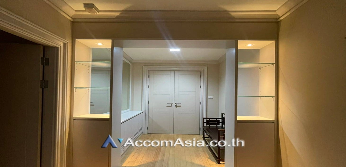 unit 3 Bedrooms  Condominium For Rent in Sukhumvit, Bangkok  near BTS Nana (AA12630)
