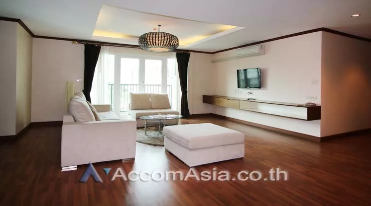Pet friendly |  3 Bedrooms  Apartment For Rent in Sukhumvit, Bangkok  near BTS Ekkamai (AA12632)