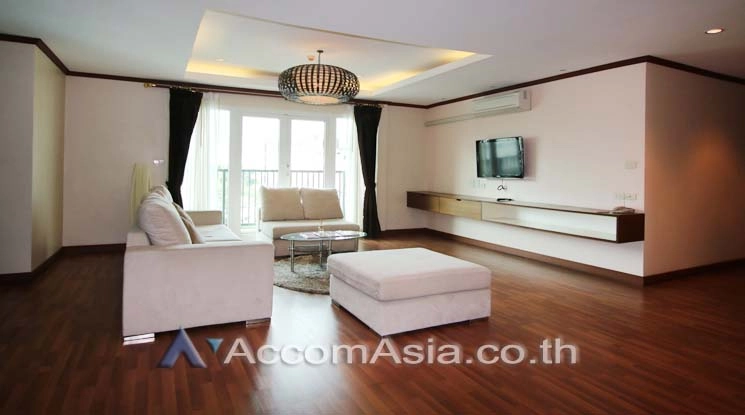 Pet friendly |  Spacious Unique Apartment  3 Bedroom for Rent BTS Ekkamai in Sukhumvit Bangkok