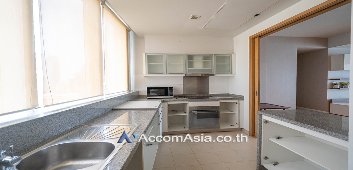 unit 3 Bedrooms  Condominium For Rent in Sukhumvit, Bangkok  near BTS Asok - MRT Sukhumvit (AA12649)