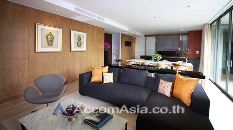  3 Bedrooms  Apartment For Rent in Sukhumvit, Bangkok  near BTS Thong Lo (AA12664)