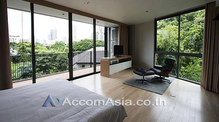  3 Bedrooms  Apartment For Rent in Sukhumvit, Bangkok  near BTS Thong Lo (AA12664)