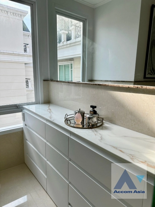 9  3 br Condominium For Sale in Sukhumvit ,Bangkok BTS Thong Lo at La Vie En Rose Place AA12681