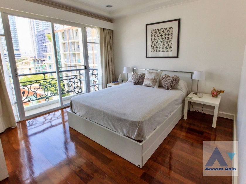 unit 3 Bedrooms  Condominium For Sale in Sukhumvit, Bangkok  near BTS Thong Lo (AA12681)