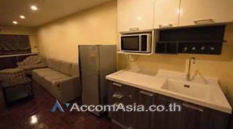  2 Bedrooms  Condominium For Rent in Silom, Bangkok  near BTS Chong Nonsi (AA12683)