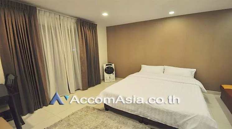  1 Bedroom  Condominium For Sale in ,   (AA12686)
