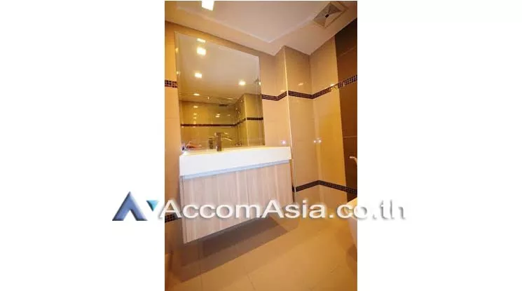  1 Bedroom  Condominium For Sale in ,   (AA12689)