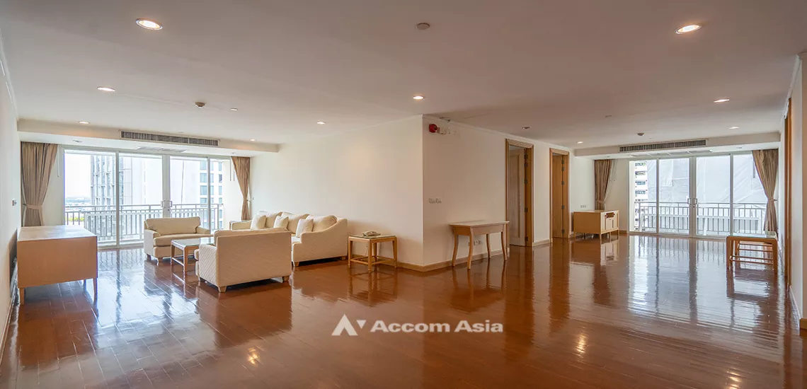 Pet friendly |  Apartment with Top Facilities, Close to Emshere Apartment  3 Bedroom for Rent BTS Phrom Phong in Sukhumvit Bangkok
