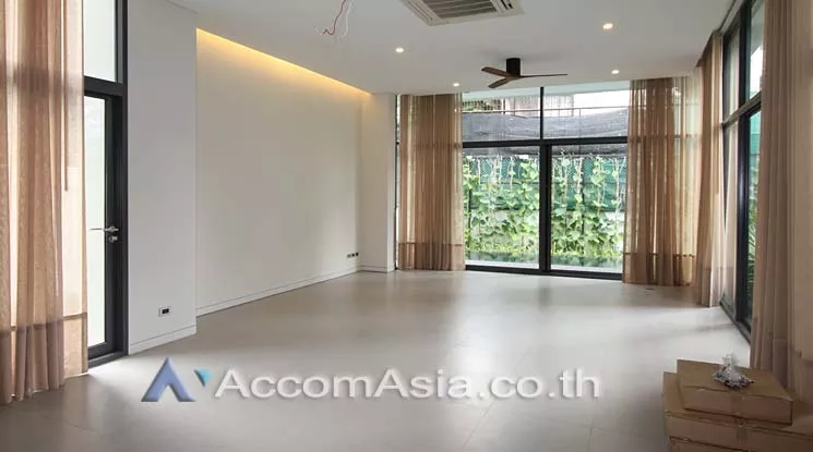 Private Swimming Pool, Pet friendly |  4 Bedrooms  House For Rent in Sukhumvit, Bangkok  near BTS Phrom Phong (AA12757)