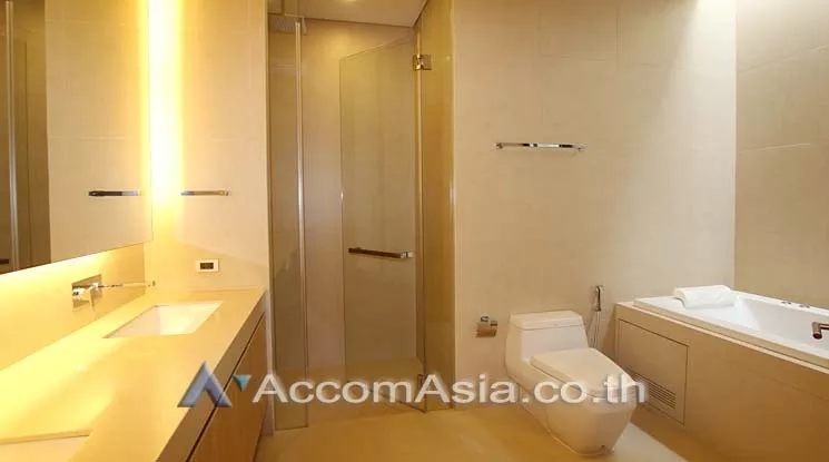 10  4 br House For Rent in Sukhumvit ,Bangkok BTS Phrom Phong at House with Private Pool AA12757