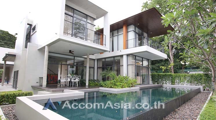 Pet friendly |  House with Private Pool House  4 Bedroom for Rent BTS Phrom Phong in Sukhumvit Bangkok