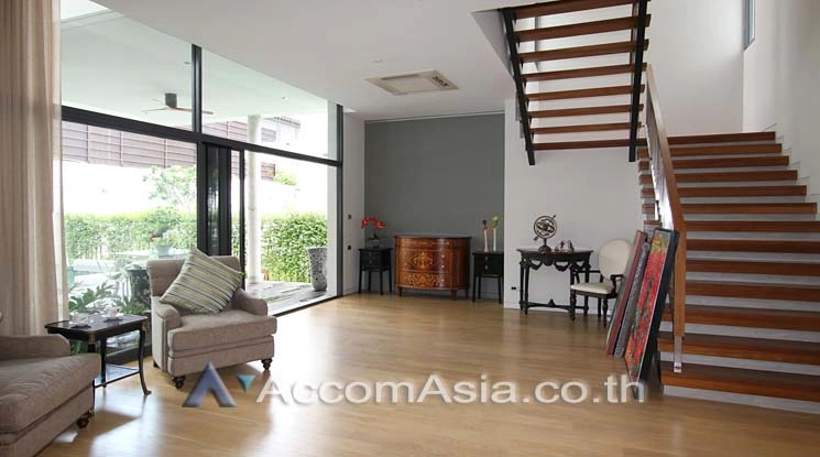 Pet friendly |  4 Bedrooms  House For Rent in Sukhumvit, Bangkok  near BTS Phrom Phong (AA12758)