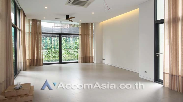 5  4 br House for rent and sale in Sukhumvit ,Bangkok BTS Phrom Phong at House with Private Pool AA12759