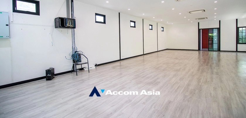 52  3 br House For Rent in Sukhumvit ,Bangkok BTS Asok - MRT Sukhumvit at House in Compound 4001701