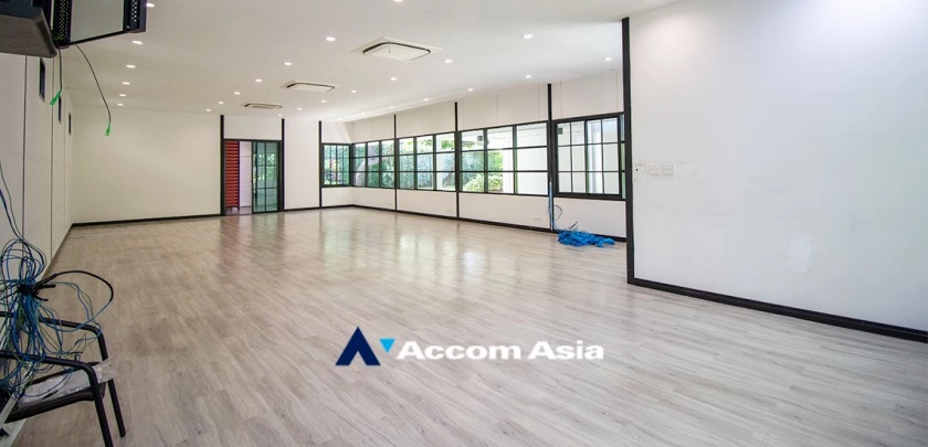 53  3 br House For Rent in Sukhumvit ,Bangkok BTS Asok - MRT Sukhumvit at House in Compound 4001701