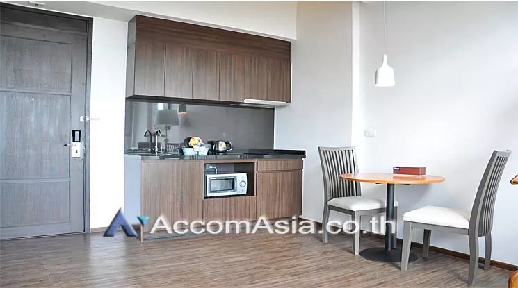  1 Bedroom  Apartment For Rent in Sukhumvit, Bangkok  near BTS Ekkamai (AA12816)