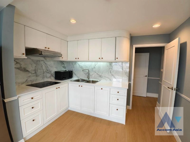 unitPet friendly |  2 Bedrooms  Apartment For Rent & Sale in Sathorn, Bangkok  near BTS Surasak (AA12818)